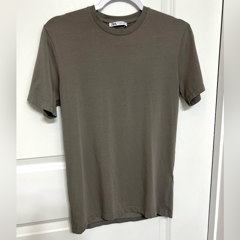 Zara Men’s Gray Short Sleeve T - Shirt Size Small